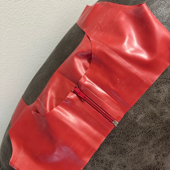 Sexy red LATEX outfit! Bomb!! - Picture 4 of 6